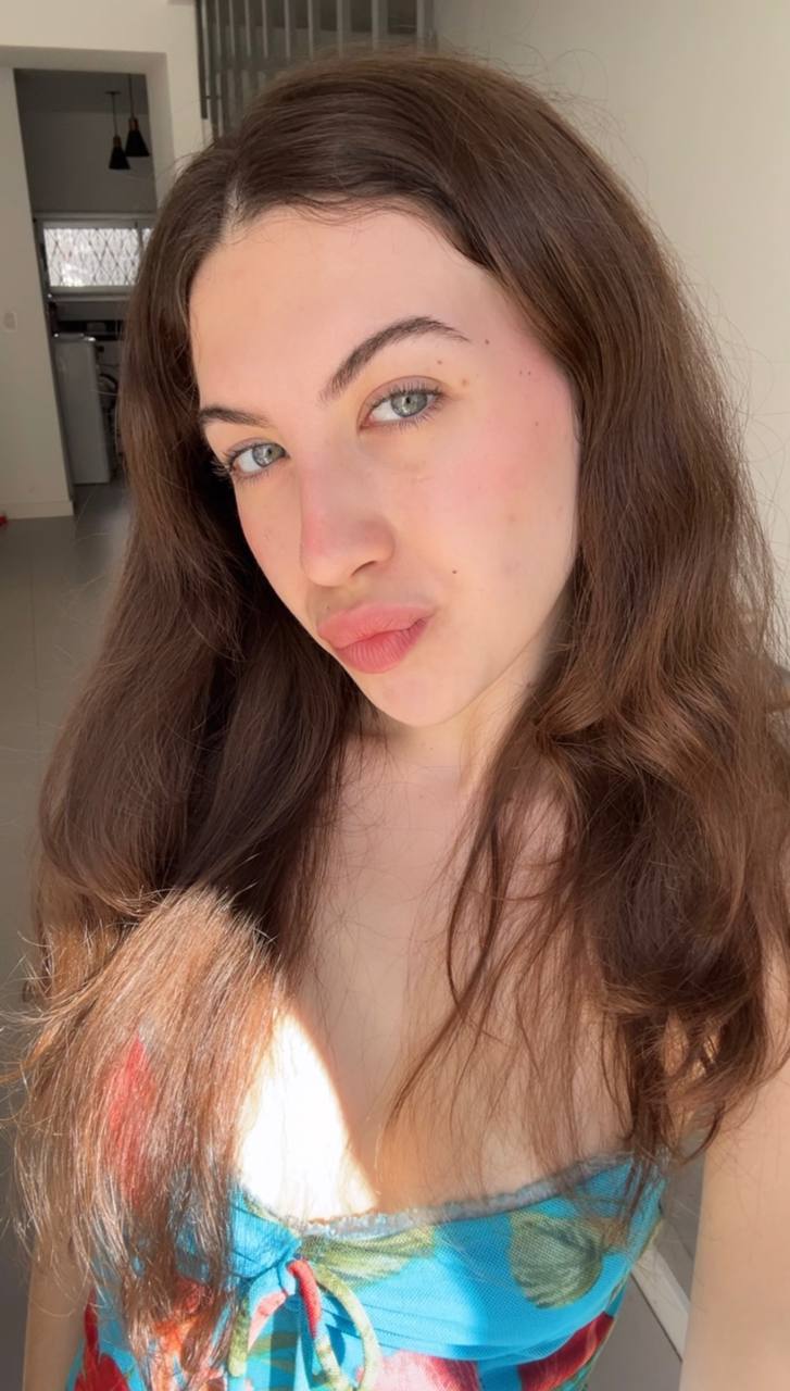 Nude girl Amber in Maua