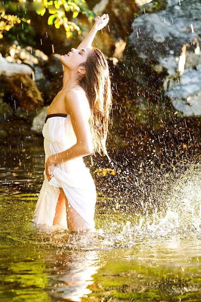 Marie Avgeropoulos in Maua