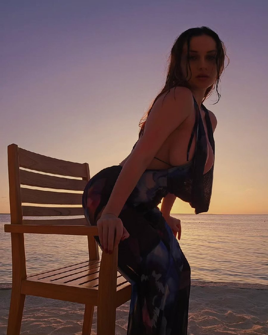 Sexy girl Miranda Faith nude in Maua