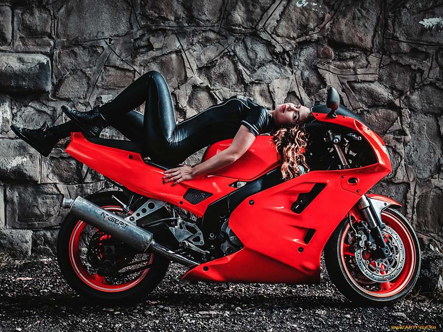 Beautiful girl Beautiful girls and motorcycles in Maua