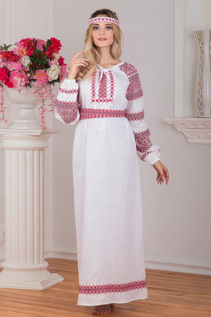 Women in Slavic costumes in Maua