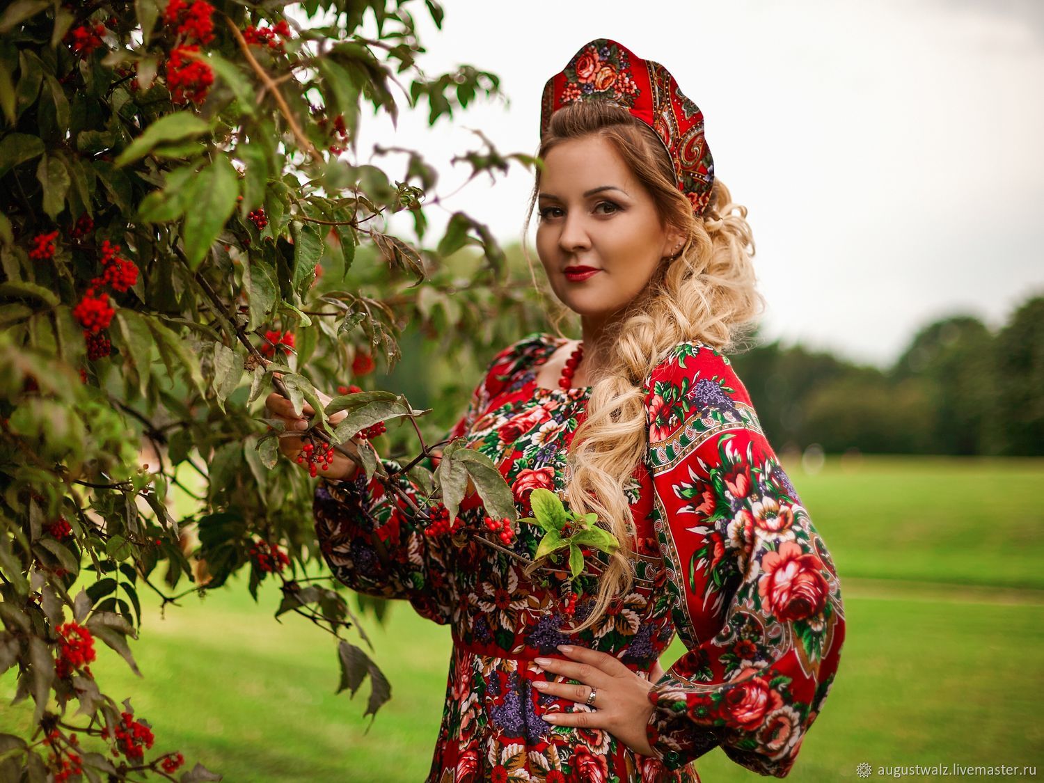Women in Slavic costumes in Maua