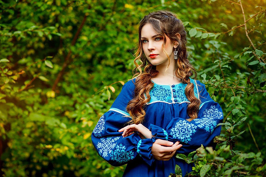 Sexy photo Women in Slavic costumes in Maua