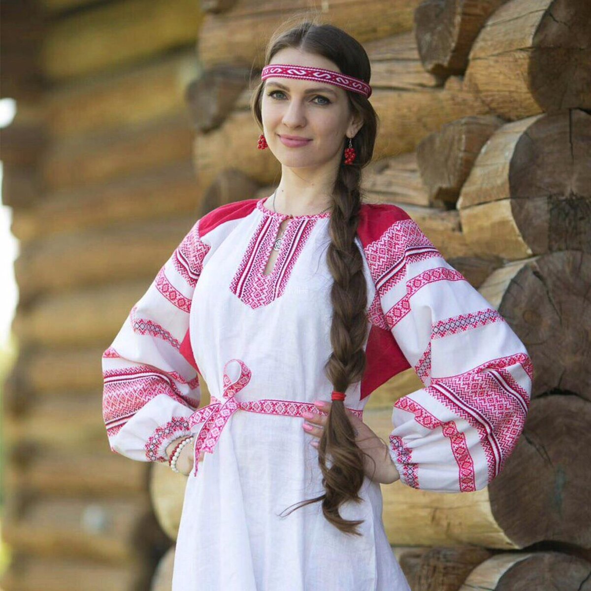 Girls in Slavic costumes in Maua