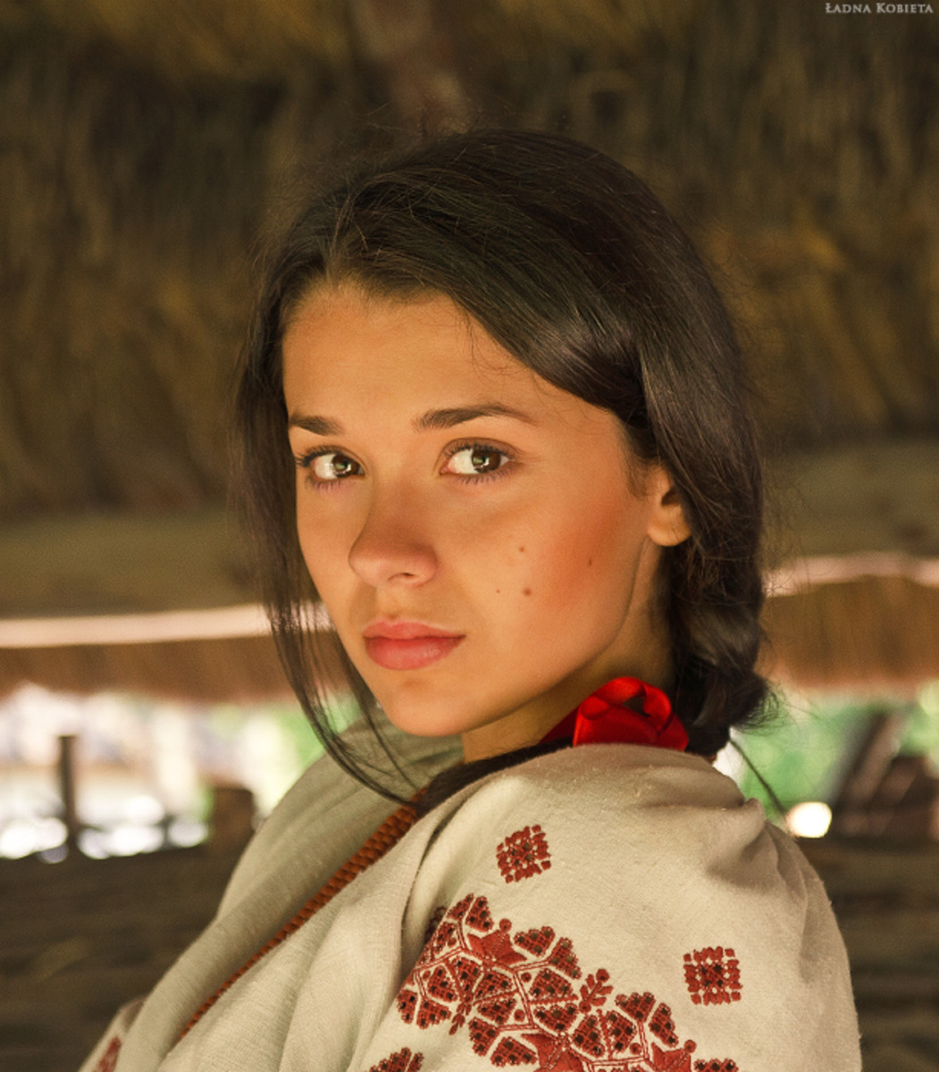 Girls in Slavic costumes in Maua