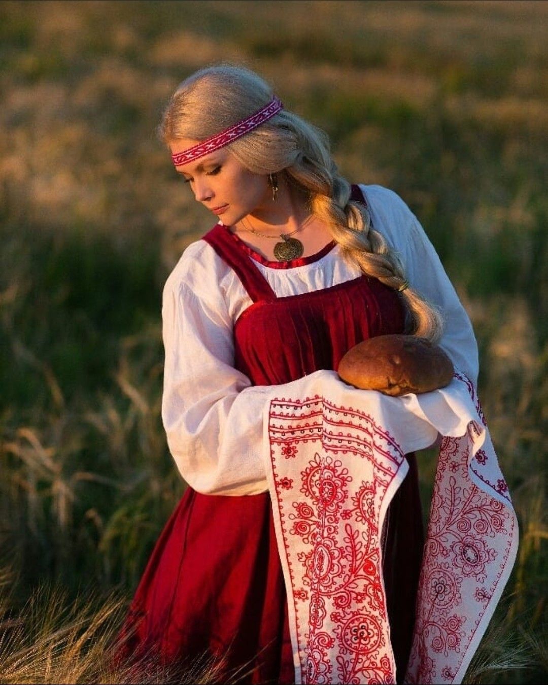Girls in Slavic costumes in Maua
