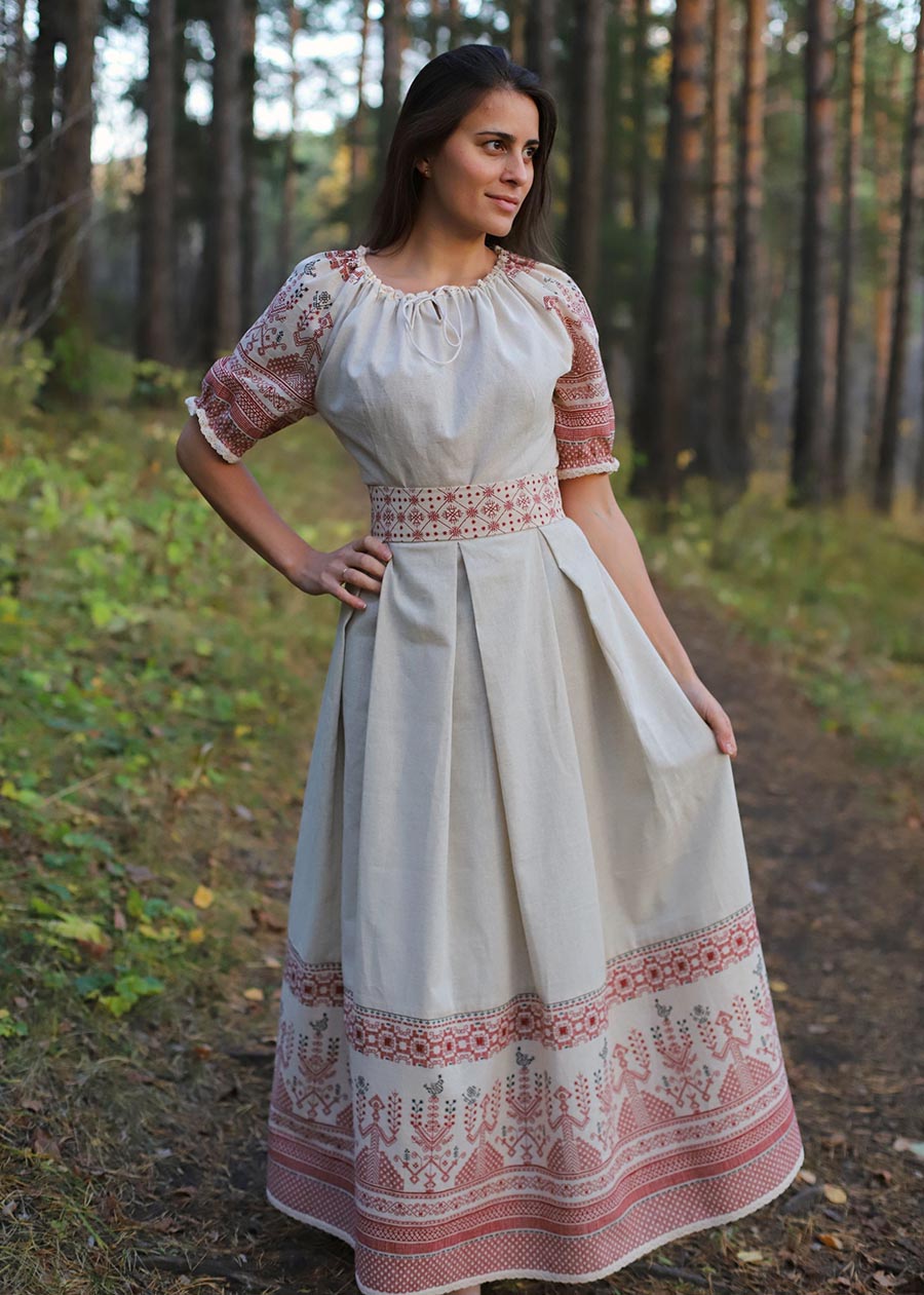 Girls in Slavic costumes in Maua