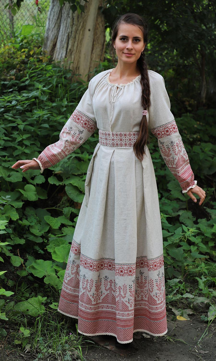 Girls in Slavic costumes in Maua