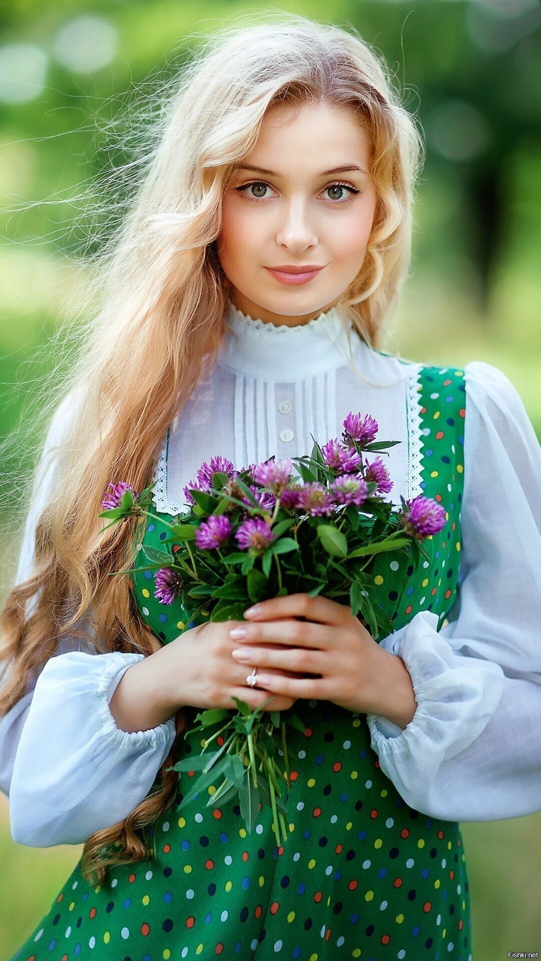 Girls in Slavic costumes in Maua