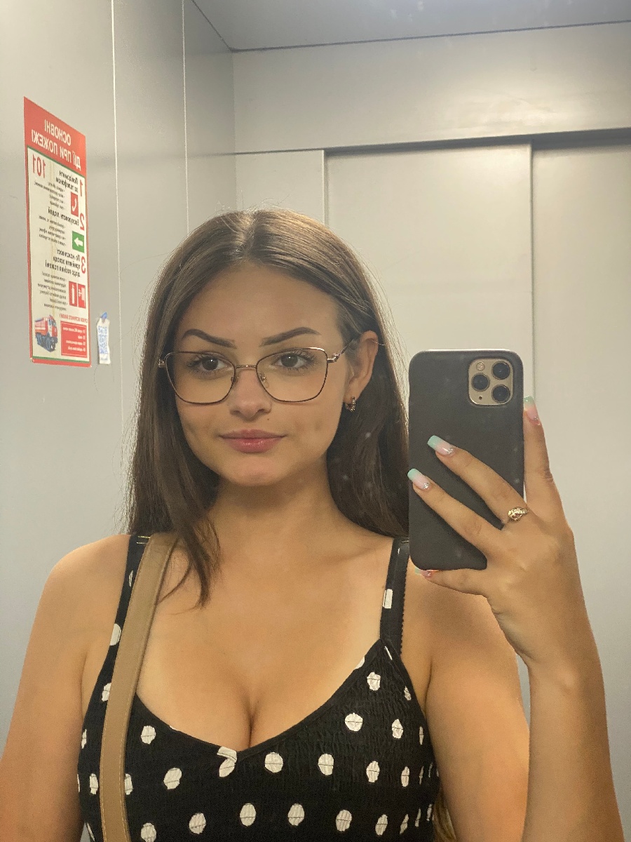 Sexy model Stacy in Maua