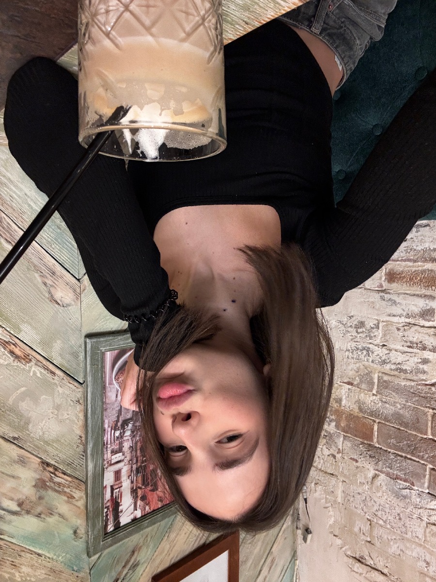 Fresh photos, fresh mood — Tina online in Maua